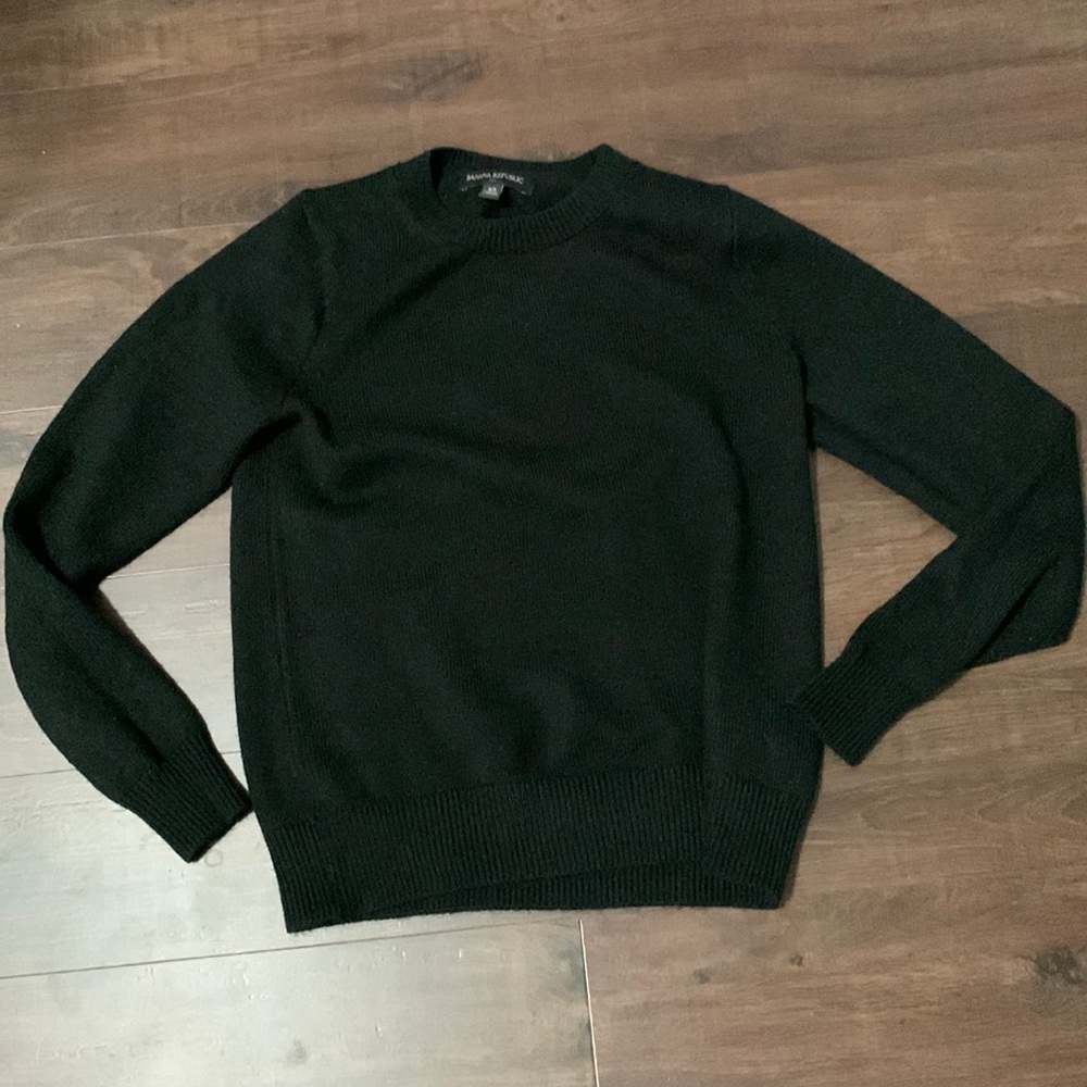 Banana Republic black crew neck sweater